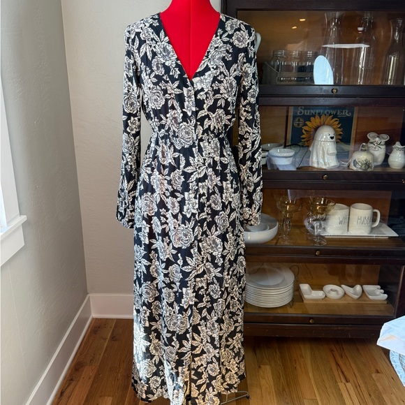 Billabong Black Floral Maxi Dress | Long Sleeve Boho Beach Dress | Size M - Picture 1 of 8